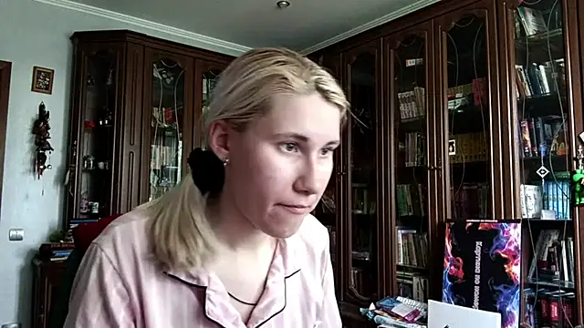 Snapshot of lolkabiolka chatting on June 13, 6:33 am lolkabiolka online show from June 13, 6:33 am