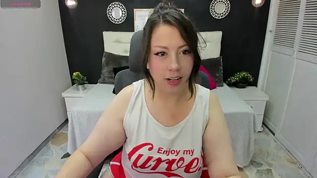 Snapshot of Arii_Rosse chatting on June 6, 7:51 pm Arii Rosse online show from June 6, 7:51 pm