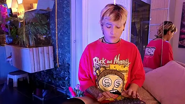 Snapshot of DannyRoudX chatting on July 5, 4:19 am DannyRoudX online show from July 5, 4:19 am