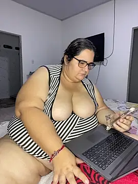 marianacooper1234 online show from May 27, 2:08 am
