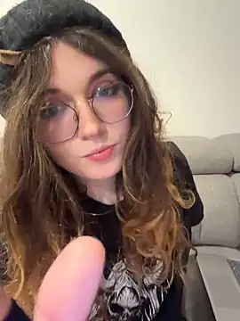 cutypiefull online show from May 15, 11:23 pm