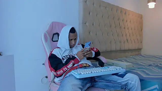 Snapshot of Supreme_Badboy chatting on June 11, 2:53 am Supreme Badboy online show from June 11, 2:53 am