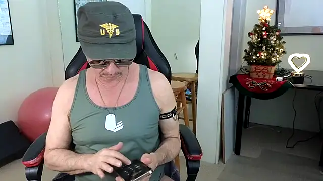 Snapshot of hotdadbod chatting on December 9, 9:26 pm hotdadbod online show from December 9, 9:26 pm