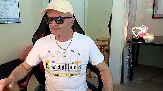 Snapshot of hotdadbod chatting on January 22, 9:32 pm hotdadbod online show from January 22, 9:32 pm