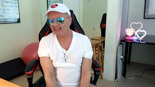 Snapshot of hotdadbod chatting on February 3, 9:39 pm hotdadbod online show from February 3, 9:39 pm