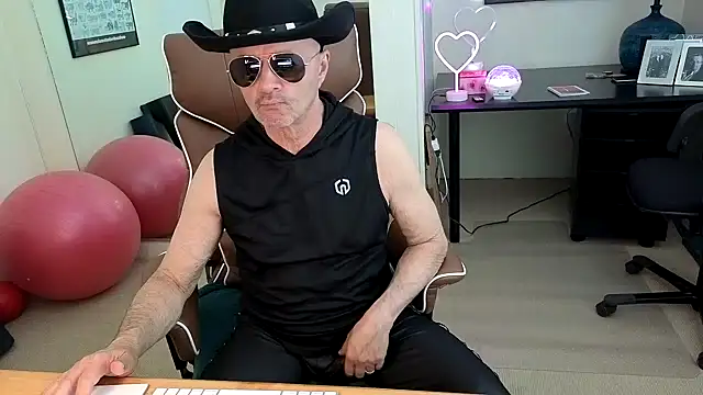 Snapshot of hotdadbod chatting on May 9, 8:47 pm hotdadbod online show from May 9, 8:47 pm