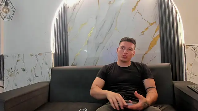 Snapshot of lucassimone_ chatting on June 2, 5:59 pm lucassimone online show from June 2, 5:59 pm