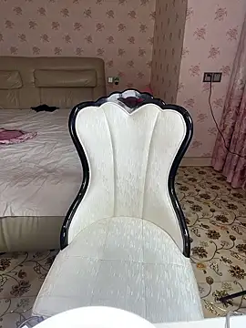 Yiyi-a- online show from June 12, 9:57 pm