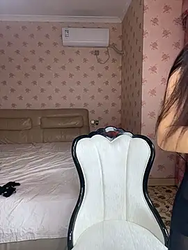 Yiyi-a- online show from June 15, 11:18 pm