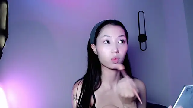 neverstoplovingme online show from June 14, 2:24 am