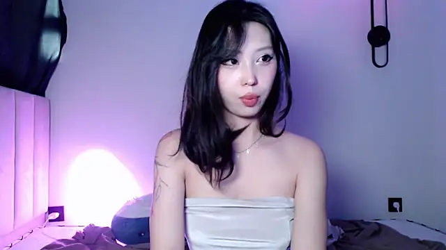 neverstoplovingme online show from July 19, 1:42 am