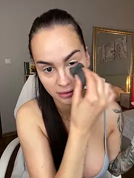 Snapshot of BabyyGirll_ chatting on June 15, 8:05 am BabyyGirll online show from June 15, 8:05 am
