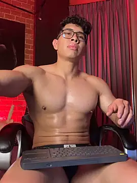 Snapshot of GrayAndrews chatting on May 30, 11:35 pm GrayAndrews online show from May 30, 11:35 pm