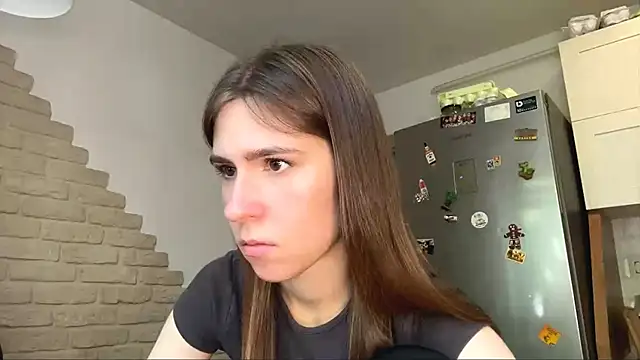 Snapshot of ZaraGuyette chatting on May 24, 5:23 am ZaraGuyette online show from May 24, 5:23 am