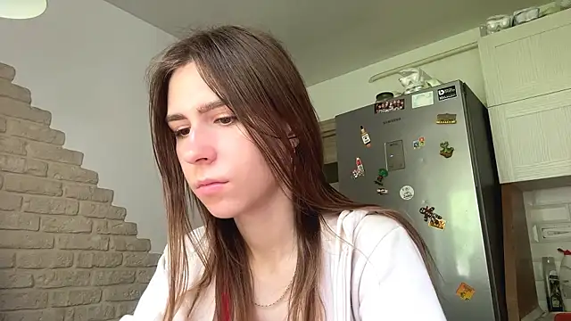 Snapshot of ZaraGuyette chatting on June 4, 7:47 am ZaraGuyette online show from June 4, 7:47 am
