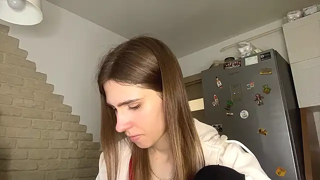 ZaraGuyette online show from June 16, 5:04 pm