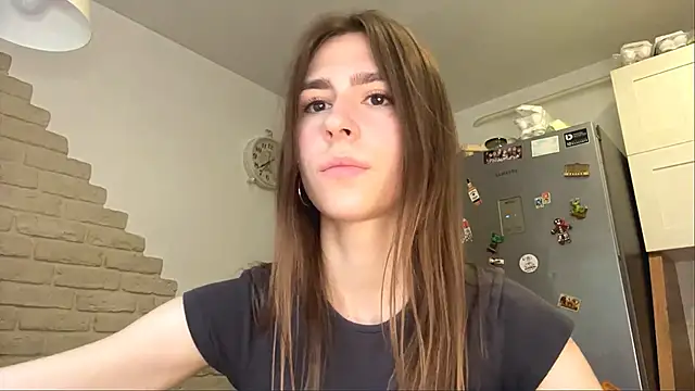 ZaraGuyette online show from June 19, 5:12 am