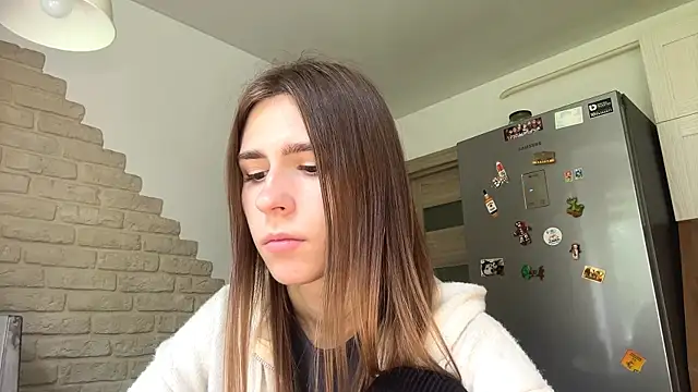 ZaraGuyette online show from July 9, 11:03 am