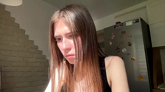 ZaraGuyette online show from July 19, 2:10 pm