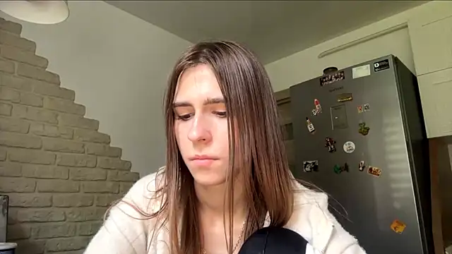 ZaraGuyette online show from July 28, 11:17 am