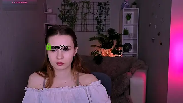 Snapshot of angie_foxy1 chatting on June 11, 7:12 pm angie foxy1 online show from June 11, 7:12 pm