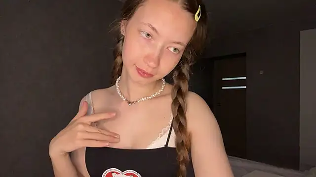 Snapshot of Emily_Mur_ chatting on May 29, 5:05 am Emily Mur online show from May 29, 5:05 am