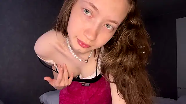 Snapshot of Emily_Mur_ chatting on June 12, 5:06 am Emily Mur online show from June 12, 5:06 am