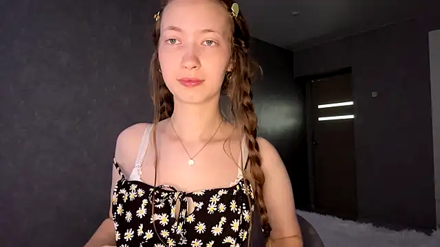 Emily Mur  online show from July 20, 5:00 am
