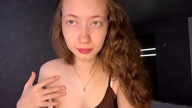 Emily Mur  online show from July 21, 5:10 am