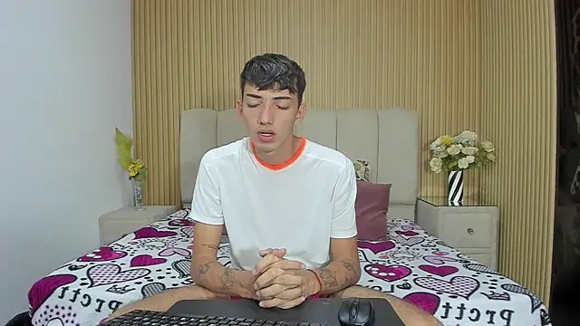MichaelVasquex online show from June 7, 12:31 pm