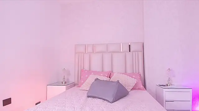Snapshot of mia_velvett_ chatting on June 9, 11:55 am mia velvett online show from June 9, 11:55 am
