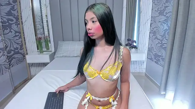 Snapshot of doll_skinny18 chatting on June 11, 1:20 pm doll skinny18 online show from June 11, 1:20 pm