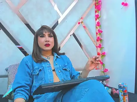 Georgina giio  online show from June 14, 4:36 am