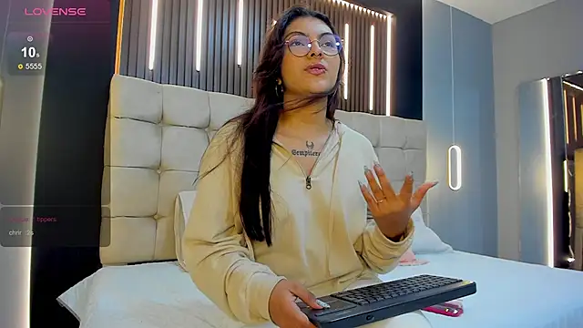 Amara lune online show from June 11, 2:59 pm