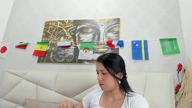 lunaasmithh online show from July 15, 11:15 am