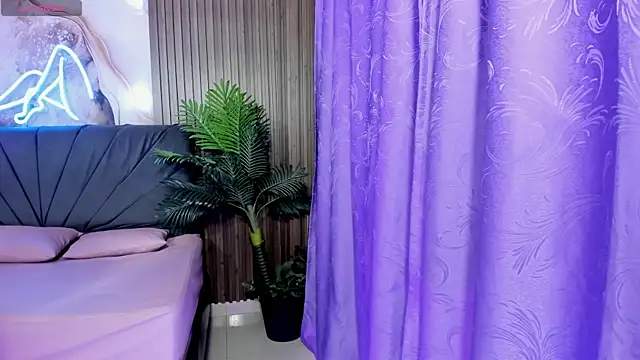 Snapshot of Kiara_tay chatting on June 15, 3:20 am Kiara tay online show from June 15, 3:20 am
