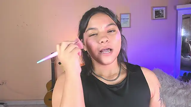 Snapshot of naomy_ruiz_ chatting on June 8, 1:44 pm naomy ruiz online show from June 8, 1:44 pm