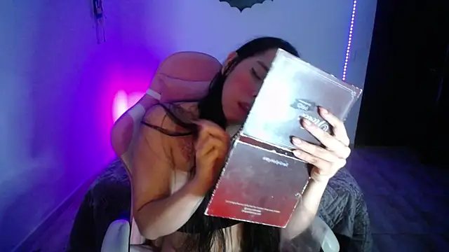LiLuciana online show from June 16, 2:09 pm