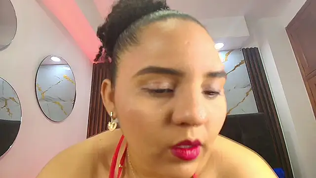 Snapshot of Sol__Latina chatting on May 19, 11:38 am Sol Latina online show from May 19, 11:38 am