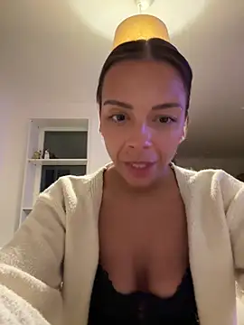 Snapshot of SweetLillySugar_ chatting on June 11, 9:02 pm SweetLillySugar online show from June 11, 9:02 pm