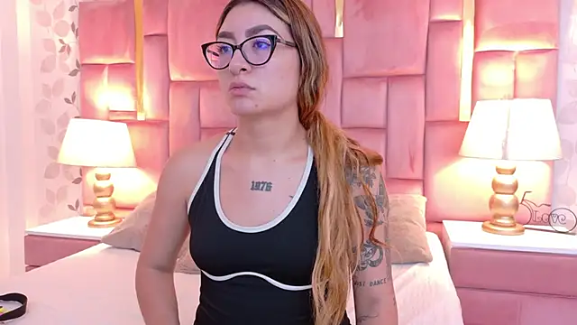 Snapshot of LiahRose_ chatting on June 1, 11:06 pm LiahRose online show from June 1, 11:06 pm