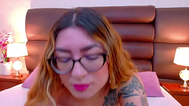 Snapshot of LiahRose_ chatting on June 10, 10:41 pm LiahRose online show from June 10, 10:41 pm