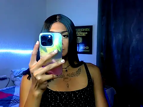 Snapshot of Alexxasexy chatting on May 15, 8:27 pm Alexxasexy online show from May 15, 8:27 pm
