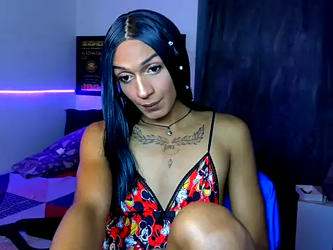 Snapshot of Alexxasexy chatting on May 17, 7:43 pm Alexxasexy online show from May 17, 7:43 pm