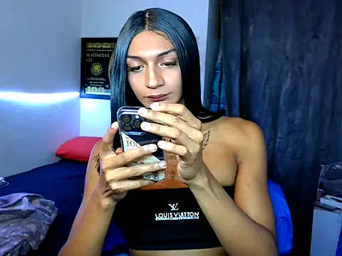 Snapshot of Alexxasexy chatting on May 20, 11:33 pm Alexxasexy online show from May 20, 11:33 pm