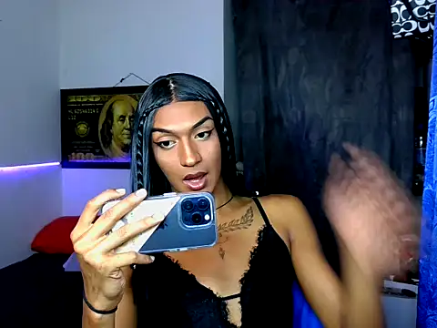 Snapshot of Alexxasexy chatting on May 21, 10:17 pm Alexxasexy online show from May 21, 10:17 pm