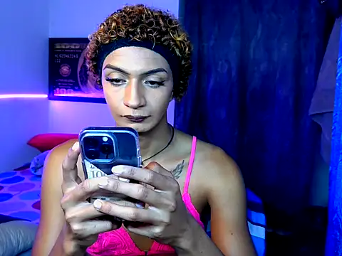 Snapshot of Alexxasexy chatting on May 26, 8:38 pm Alexxasexy online show from May 26, 8:38 pm