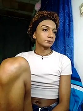 Snapshot of Alexxasexy chatting on May 28, 8:28 pm Alexxasexy online show from May 28, 8:28 pm