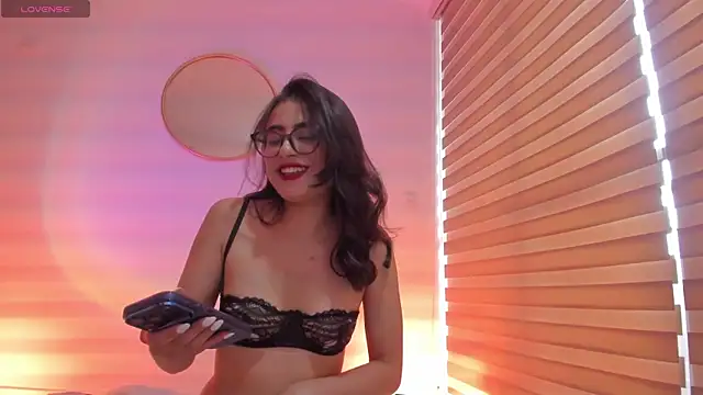 Snapshot of imsofia_dy chatting on May 30, 9:12 pm imsofia dy online show from May 30, 9:12 pm