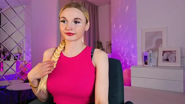 Snapshot of Mila__Lux chatting on May 30, 8:28 pm Mila Lux online show from May 30, 8:28 pm